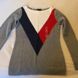 NWT Tommy Sweater, cool design, size S
